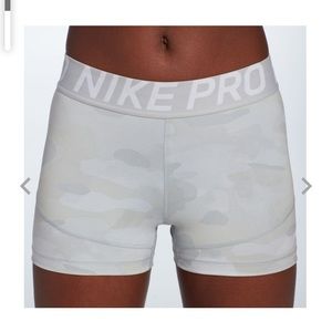 Nike women’s shorts L